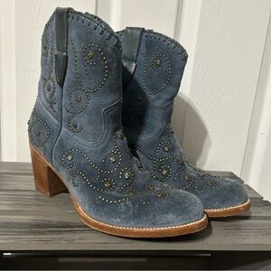 Frye Victoria Stud Short Grommet Blue Boots Size 9.5